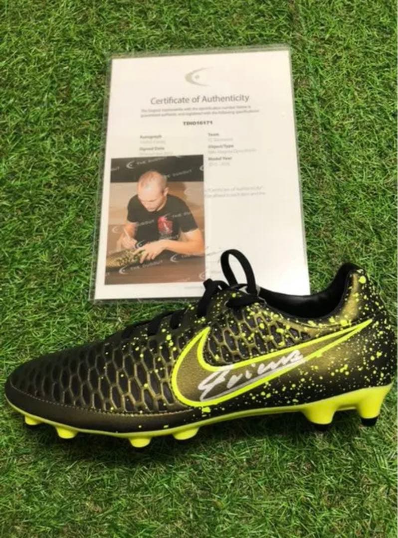 【超レア】イニエスタ選手　直筆サイン入りスパイク