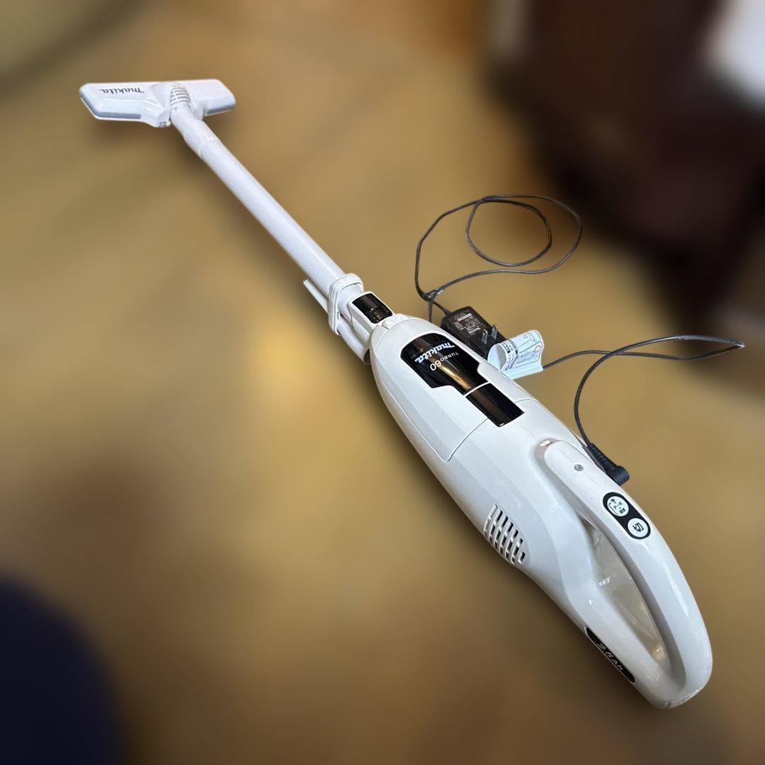 Makita turbo 60 充電式クリーナーアイボリー　スチールスタンド付き