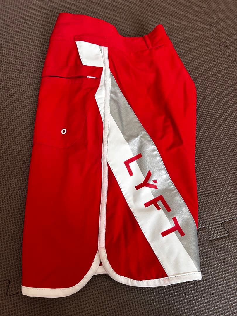LYFT ボードショーツレッド　Mサイズ