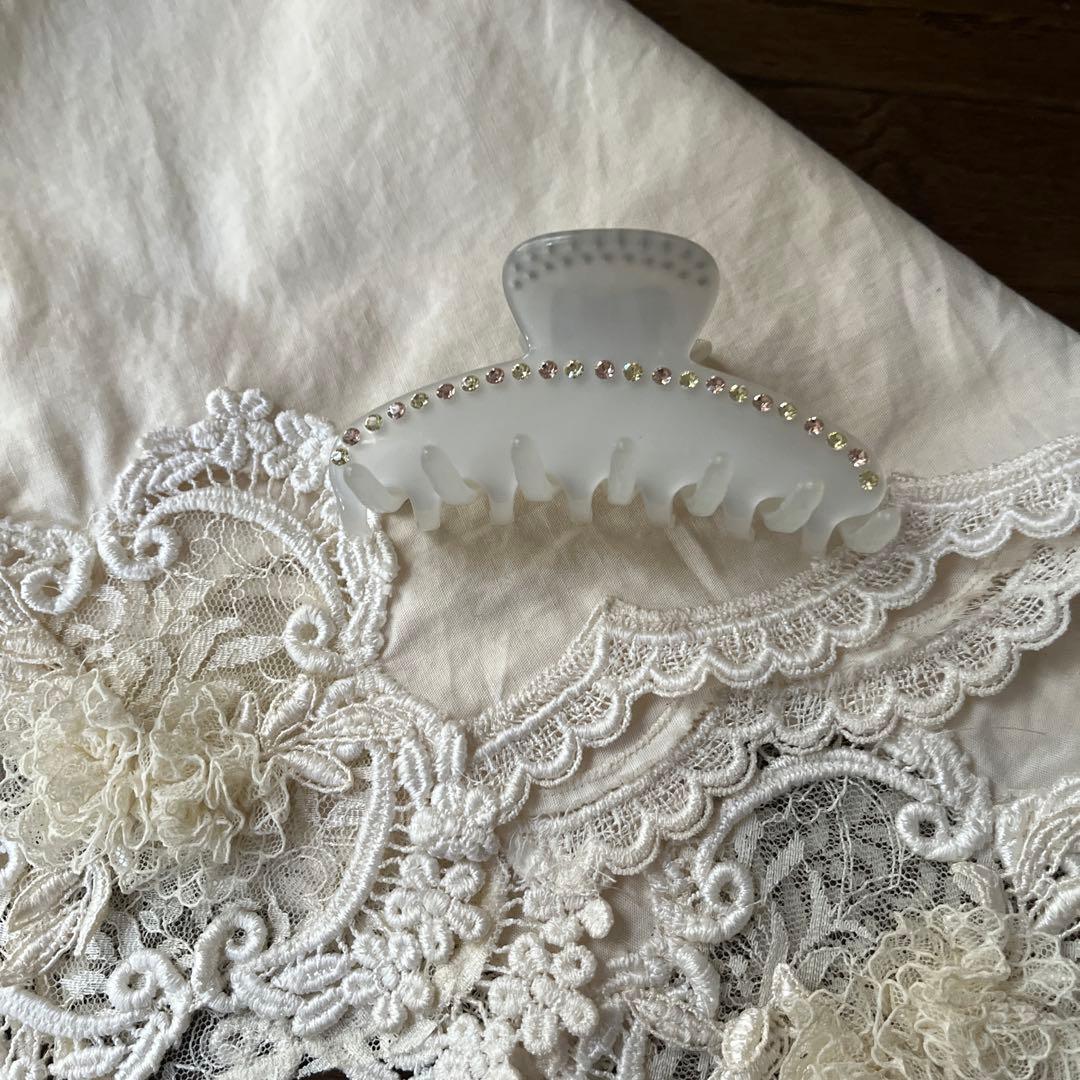 ラインストーン付きヘアクロークリップ