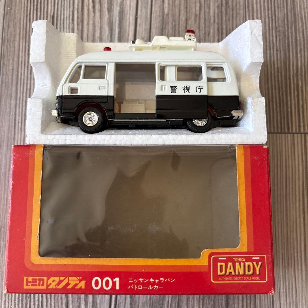 トミカ ダンディ　ニッサンキャラバンパトロールカー 001