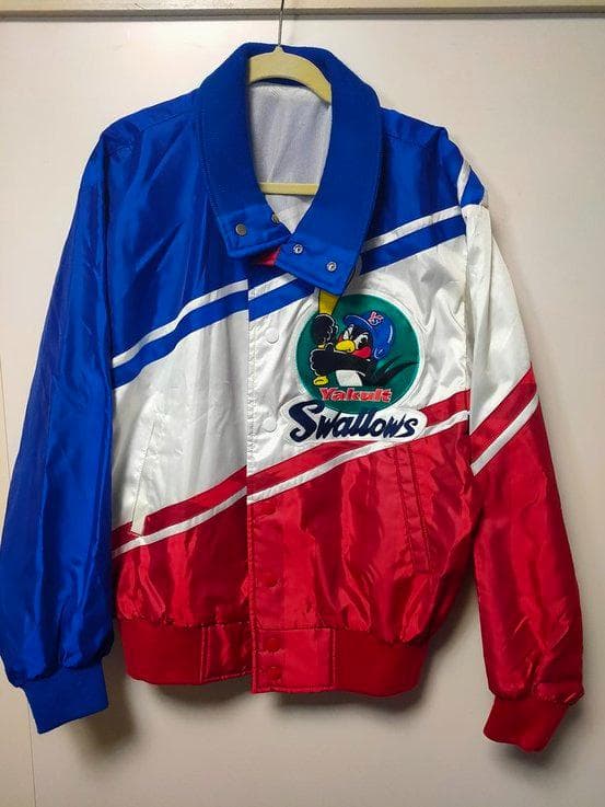 ヤクルトスワローズ　スタジャン　デサント