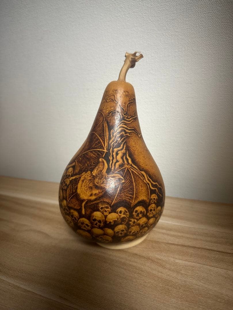 骸骨とコウモリの焼き絵　ひょうたん置物