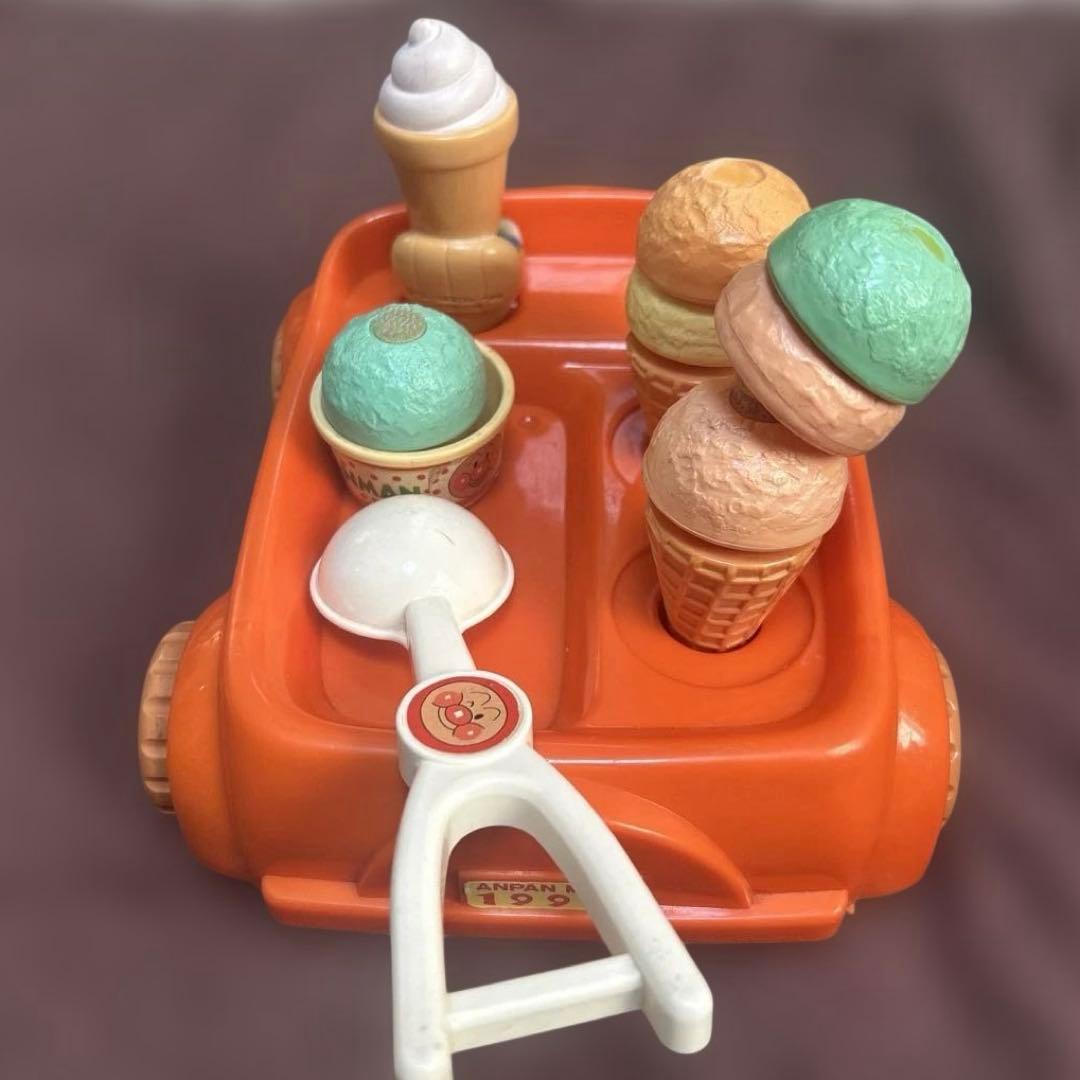 アンパンマン　TOHO ソフトクリームマン　アイス屋さん　おもちゃ　車　乗り物