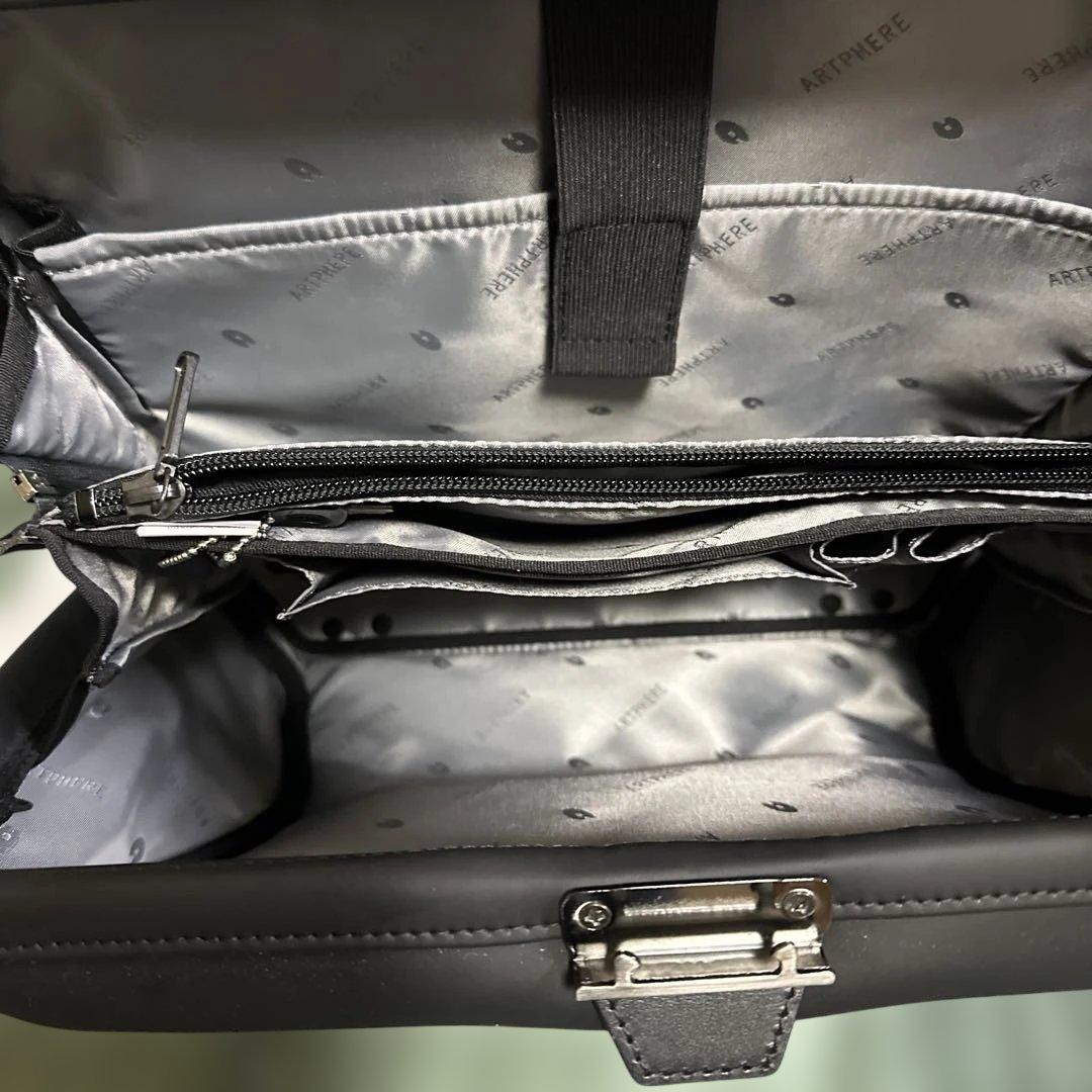 ARTPHERE ブラック ショルダーバッグ