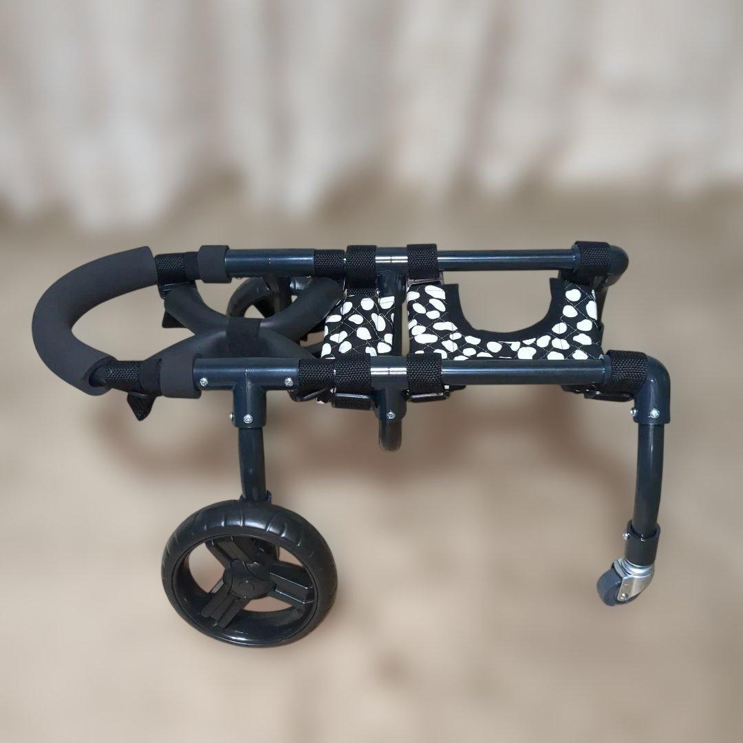 ワンちゃん4輪　リハビリ　食事補助　犬用車椅子　体制維持　犬の歩行器