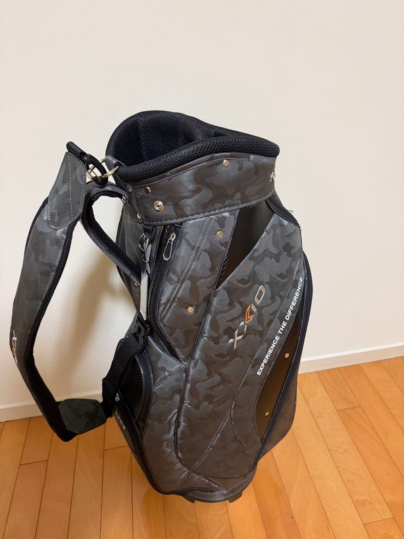 未使用ストックXXIO キャディバッグ GGC-X161 グリーンカモフラ！