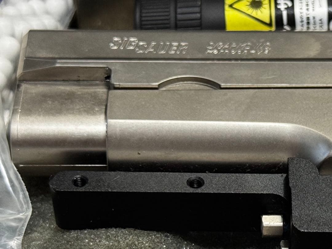 タナカ製 W.A. シグザウエルP226 ALLシルバーモデル DOSKOCIL