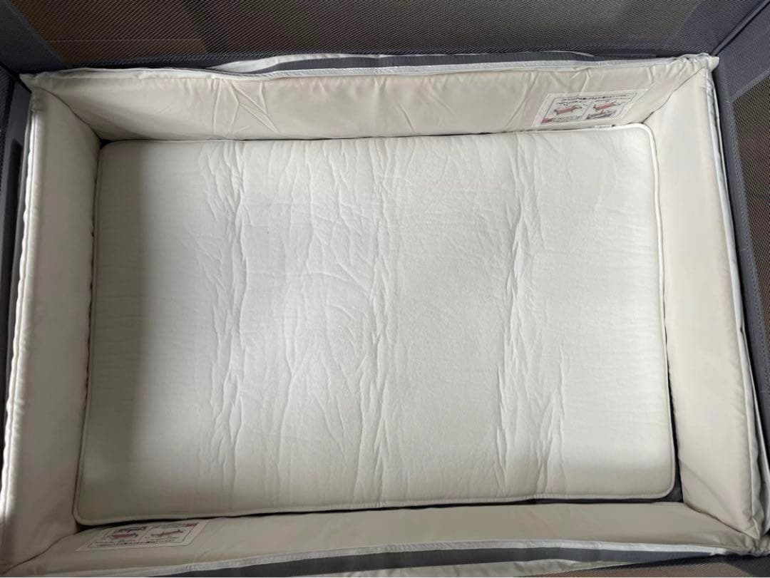 アップリカ　ココネルエアープラス　AB ベビーベッド　グレー