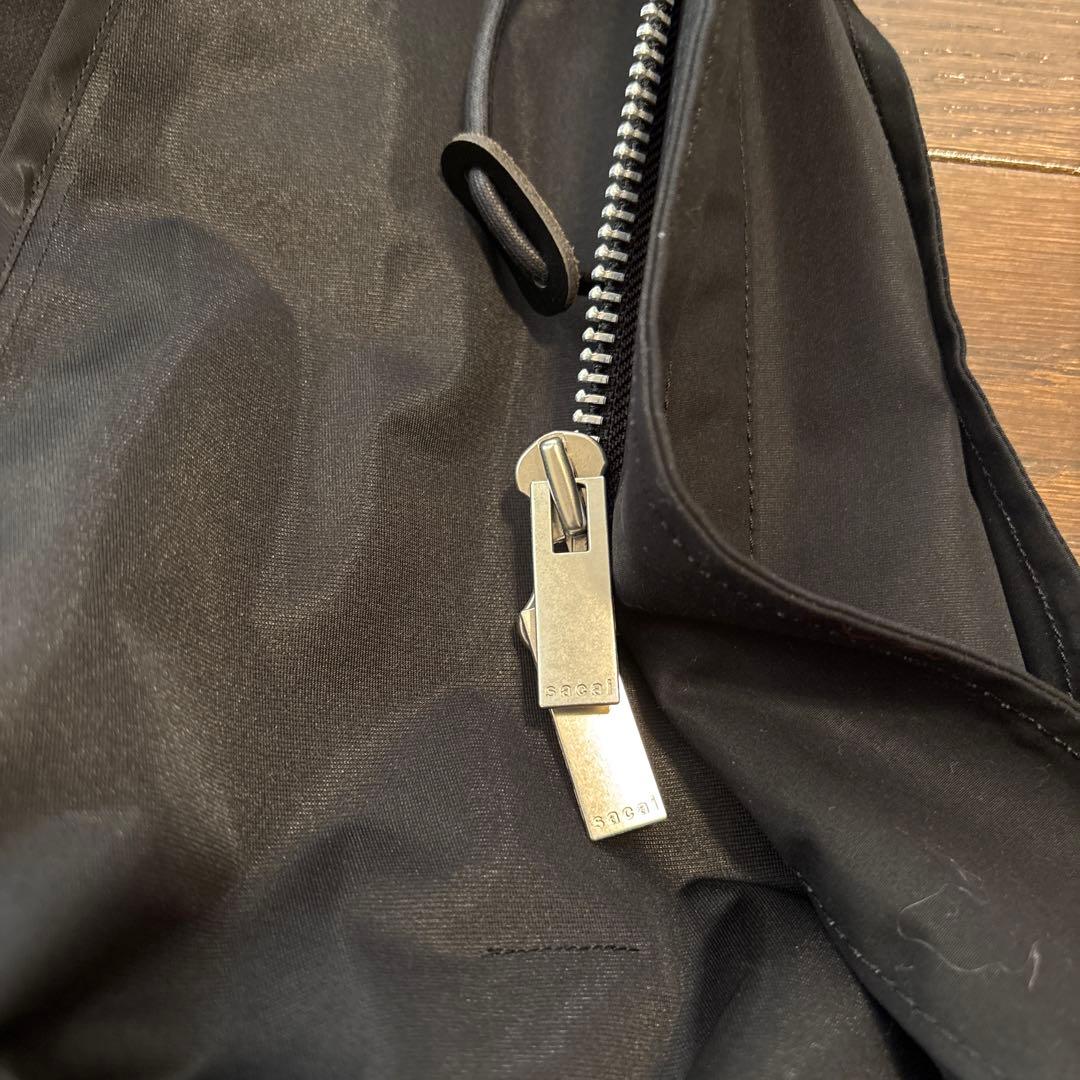 サカイ　　黒 フード付きベスト ナイロン製