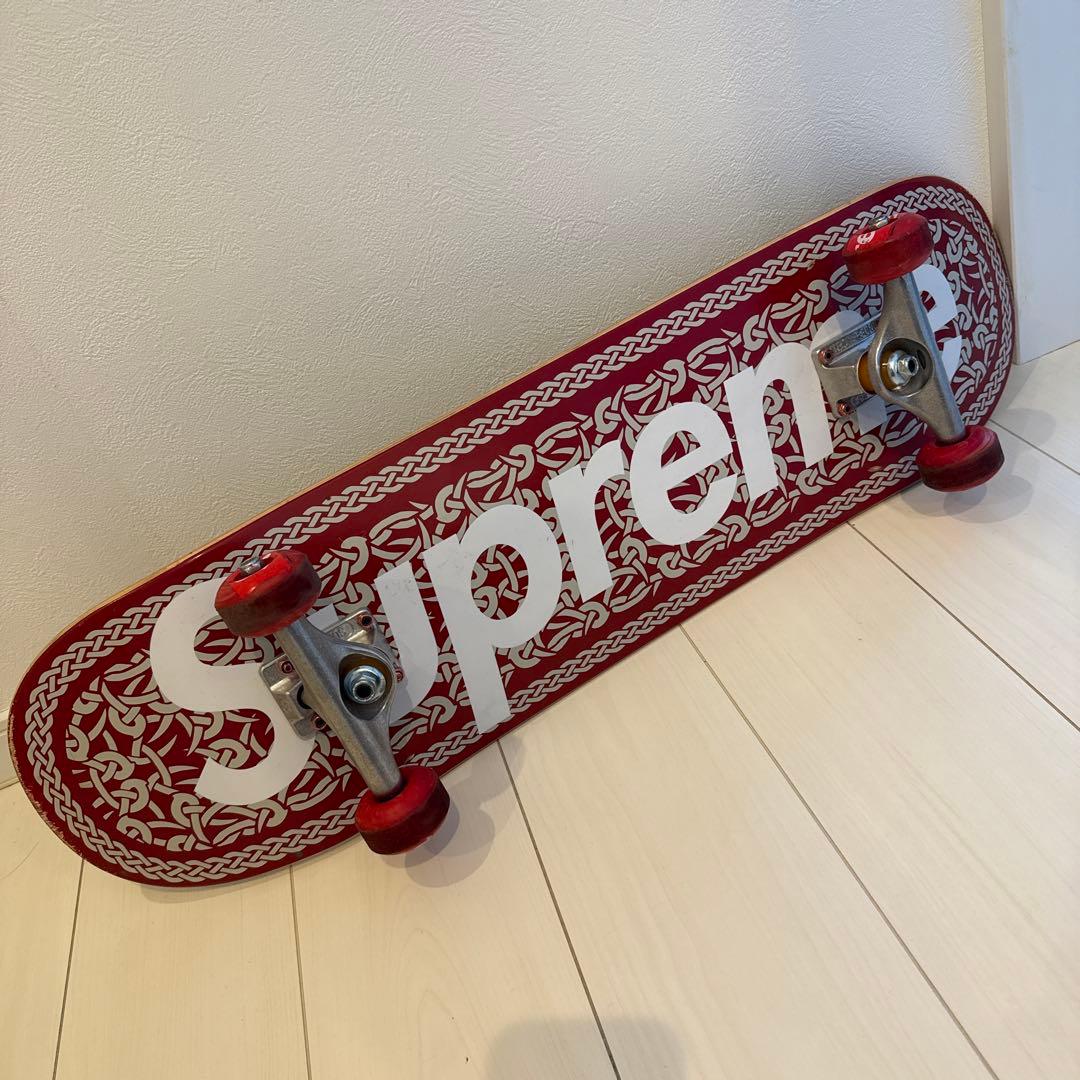 シュプリームスケボーSupreme Celtic Knot Skateboard
