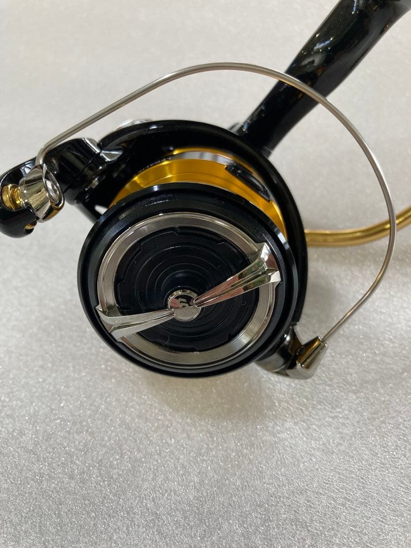 【美品】ダイワ　23レガリス　ＬＴ4000-ＣＸＨ　カスタム品