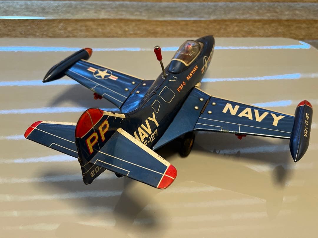 ヨネザワのブリキ のパンサー