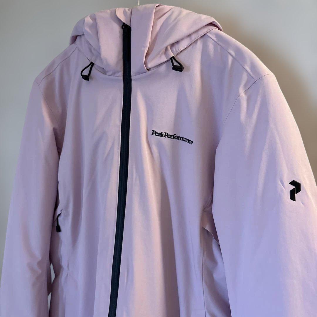 美品Peak Performance 薄ピンクフード付きスキーウェア