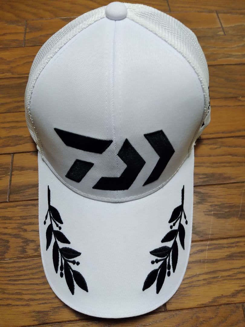 Daiwaマスターズ メッシュキャップ 　メガトルクメジャーステッカー付き