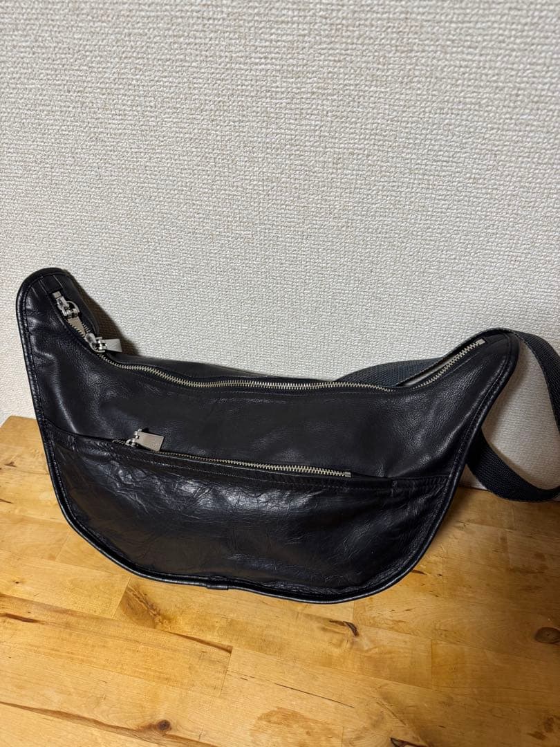 黒レザーショルダーバッグ ダブルジッパー