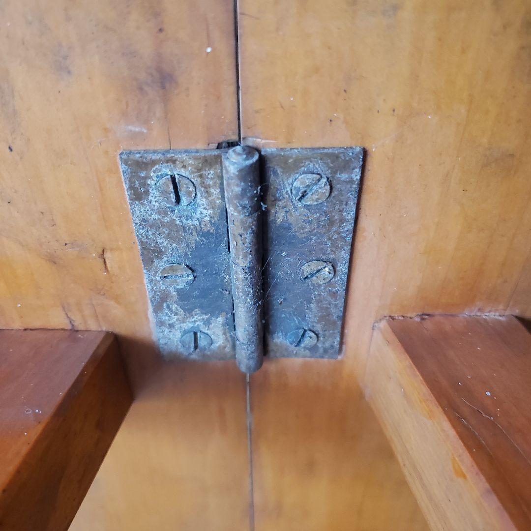 枯れた古い木製の脚立　ラダー　古道具　古家具　梯　シェルフ　棚