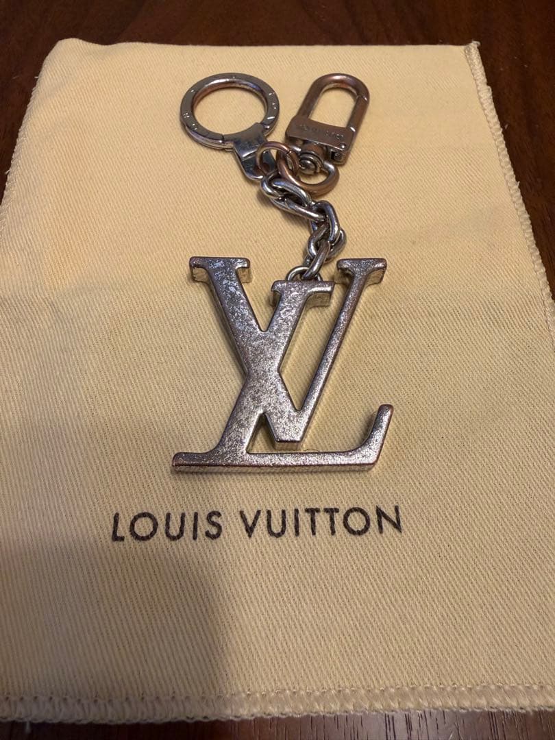 ルイ・ヴィトン ポルト クレ・イニシャル LV キーホルダー シルバー（中古）