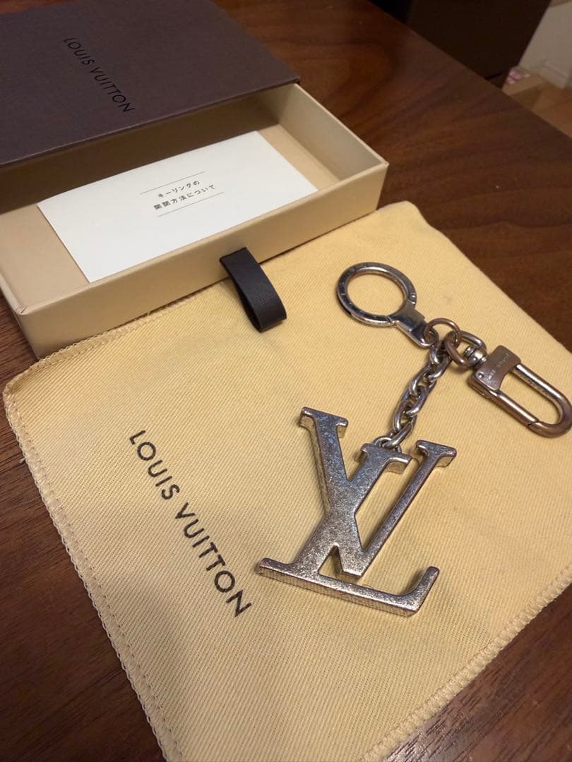 ルイ・ヴィトン ポルト クレ・イニシャル LV キーホルダー シルバー（中古）