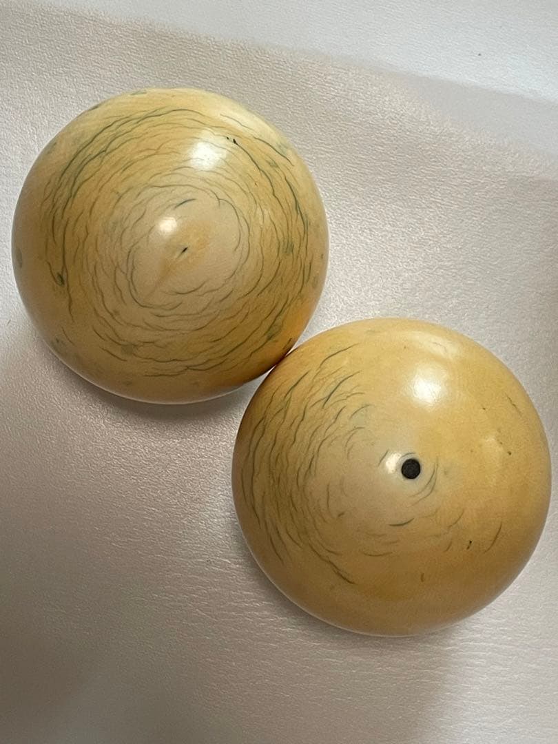 ビリヤード球　象牙風 赤白×4個 直径約6.2cm 重さ約987g 当時物