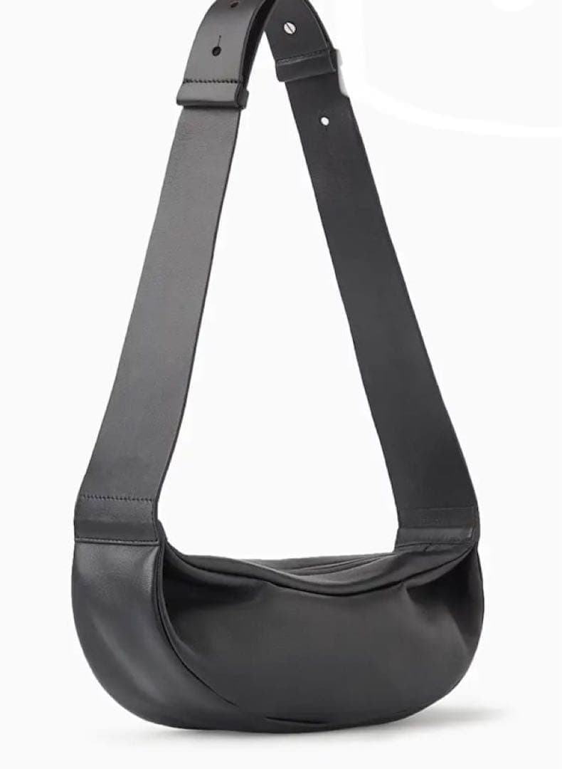 COS プレーテッド ベルトバッグ ブラック クロスボディバッグ 完売品