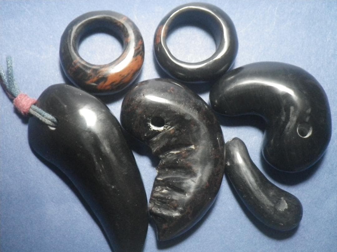 伝*ラ様 黒曜石　勾玉　２５０７２６－０９