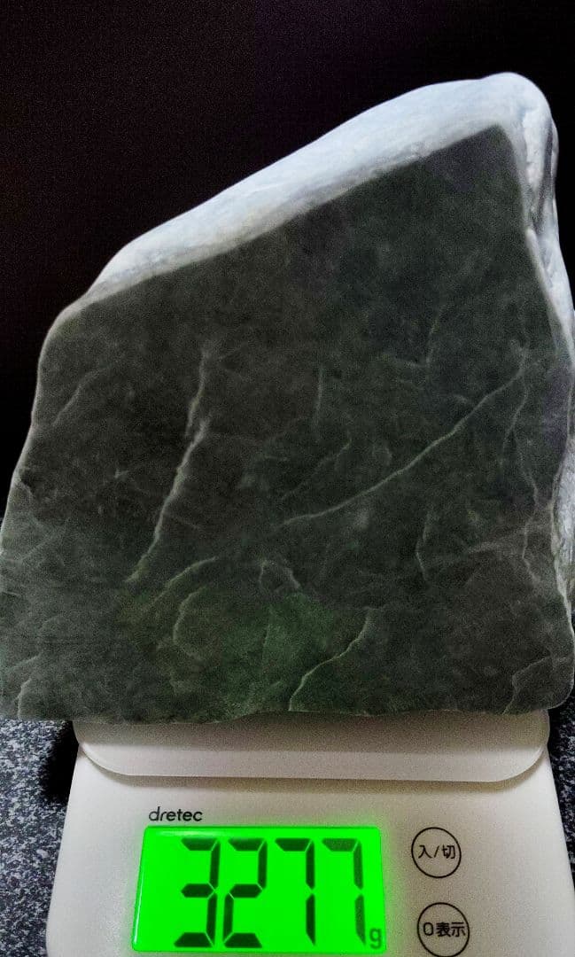 ★翡翠原石★糸魚川硬玉【小滝・切り出し3.3kg】