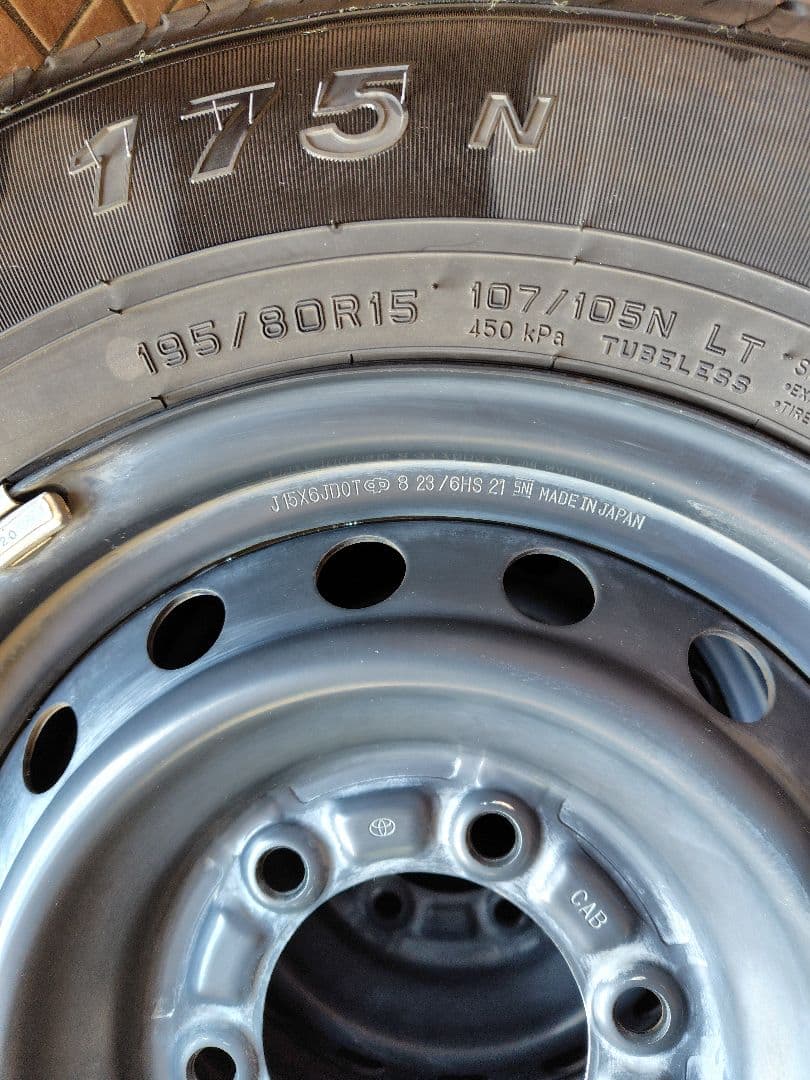 ハイエース HIACE純正 タイヤ・ホイールセット