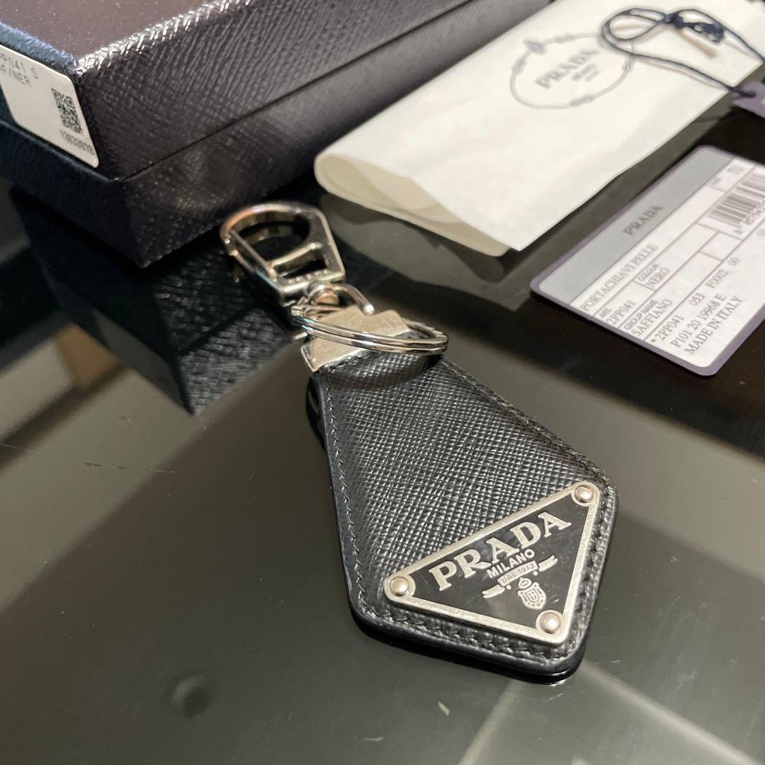【正規品】PRADA サフィアーノ トライアングル ロゴ キーリング