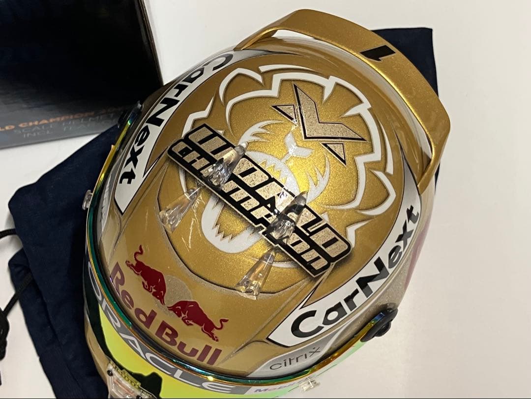 1/2 ヘルメット 2022 M.フェルスタッペン Wチャンピオン2連覇仕様