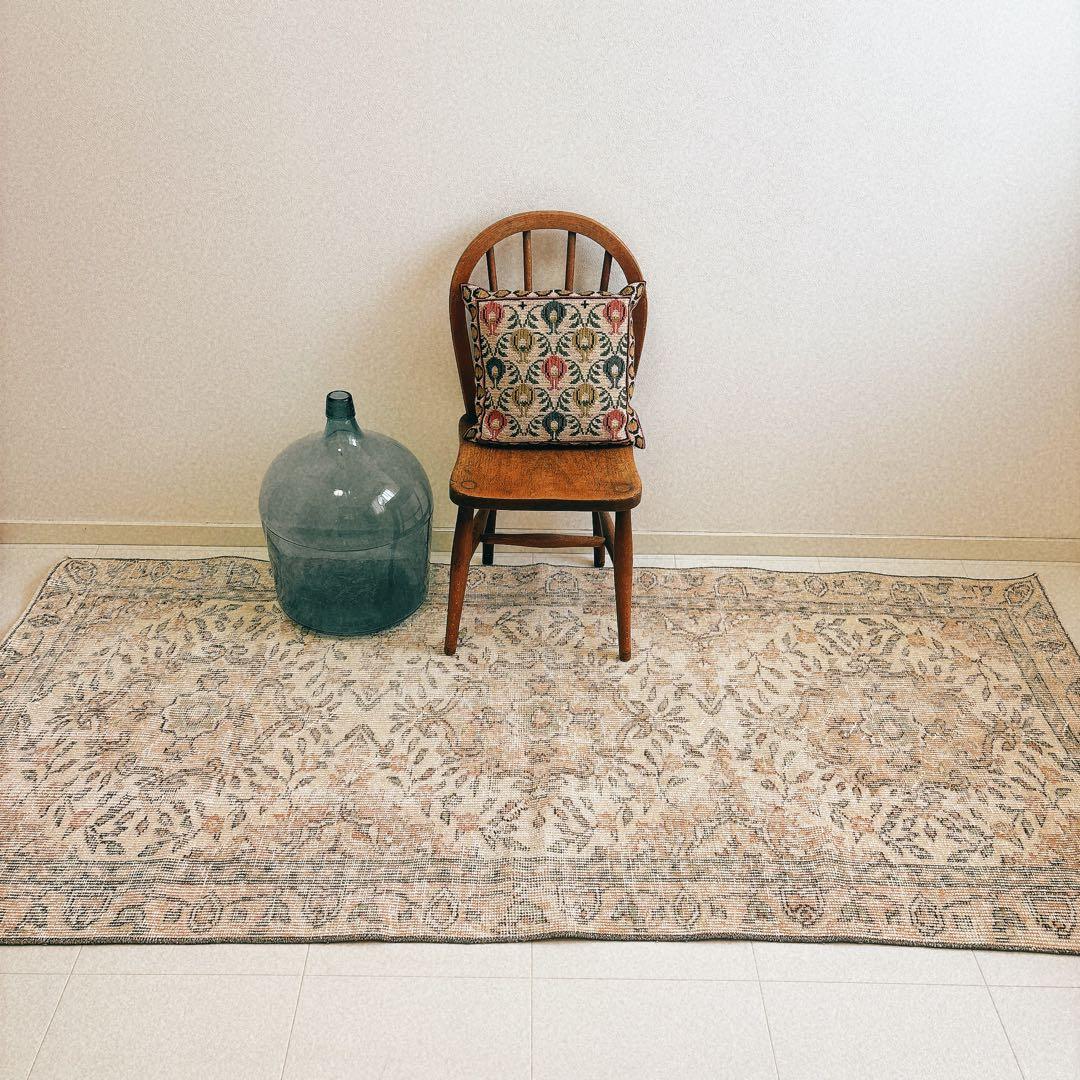 トルコ　ヴィンテージラグ　ベージュ　フローラル