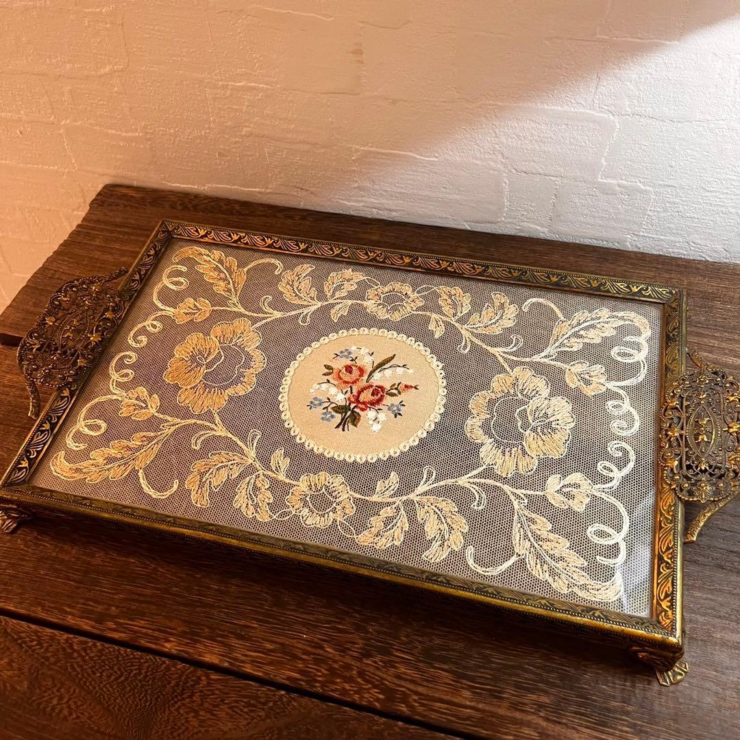 アンティーク　ドレッシングトレイ　刺繍トレイ　アクセサリートレイ　レース