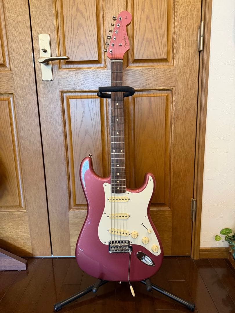 ギター Fender Char Stratocaster Burgundy