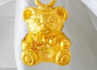 純金 ＊ クマ　御守り 縁起物