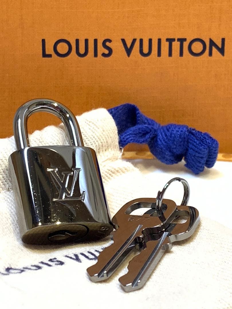 【新品】LOUIS VUITTON パドロック シルバーブラックブライトタイプ