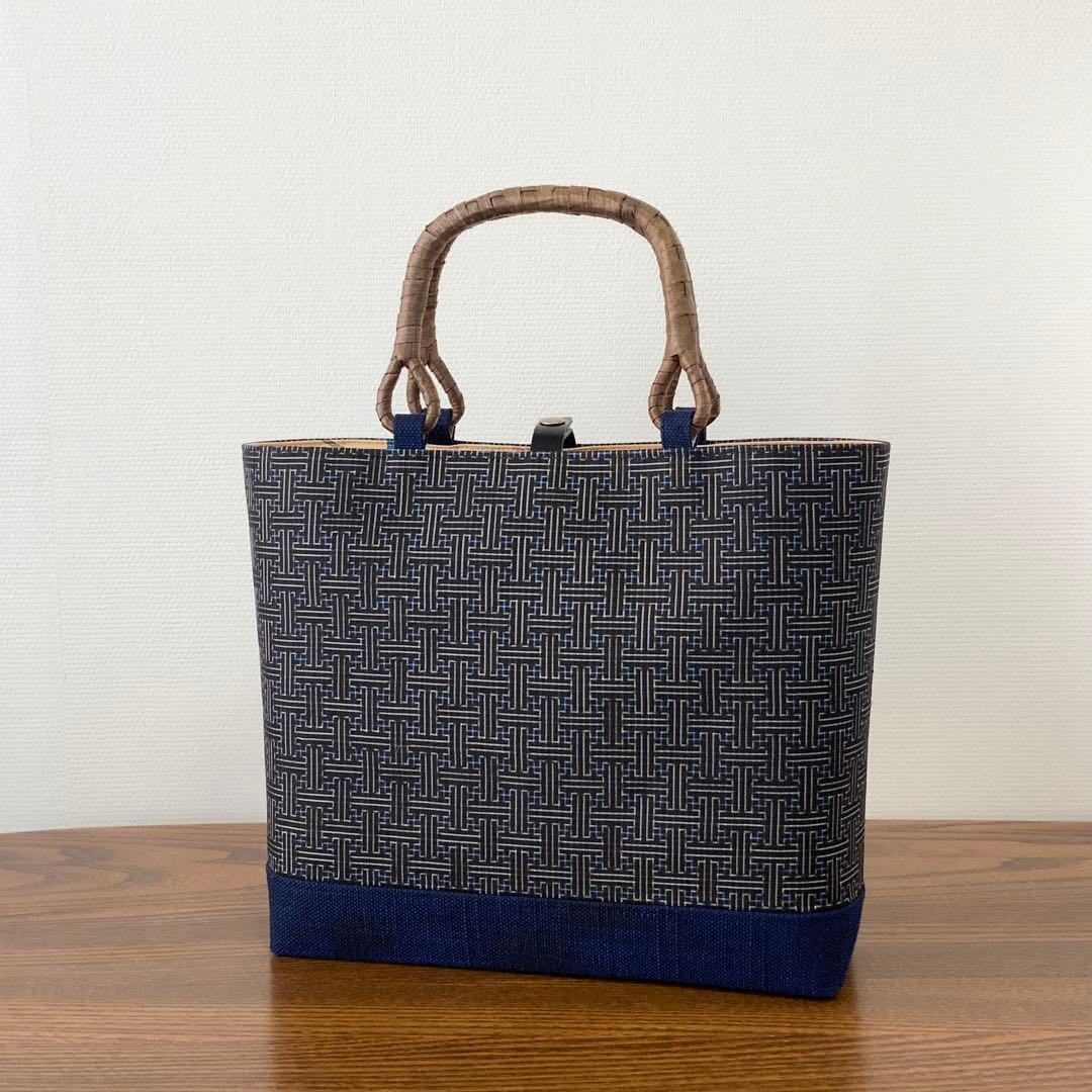 大島紬　秋名バラ青入り12玉　胡桃皮ハンドルバッグ　裏地お花柄の紬