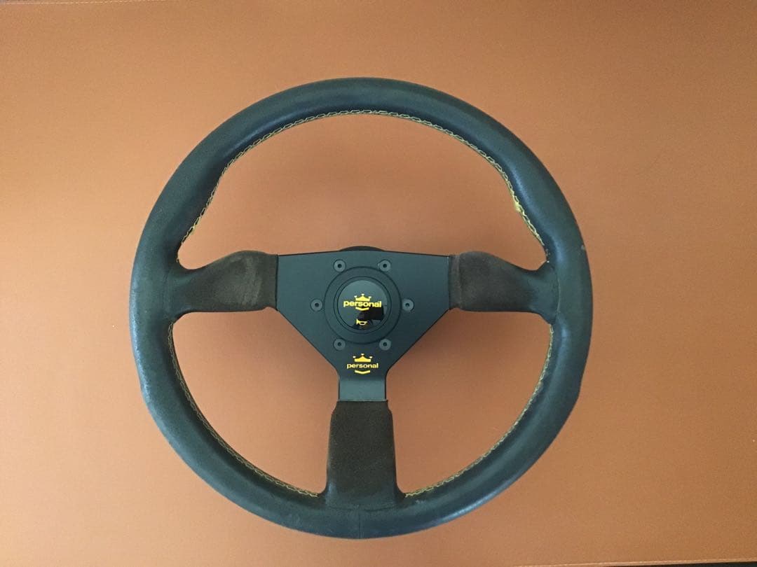 車ステアリング　パーソナル　グリンタ　イエローステッチ　バックスキン　35φ