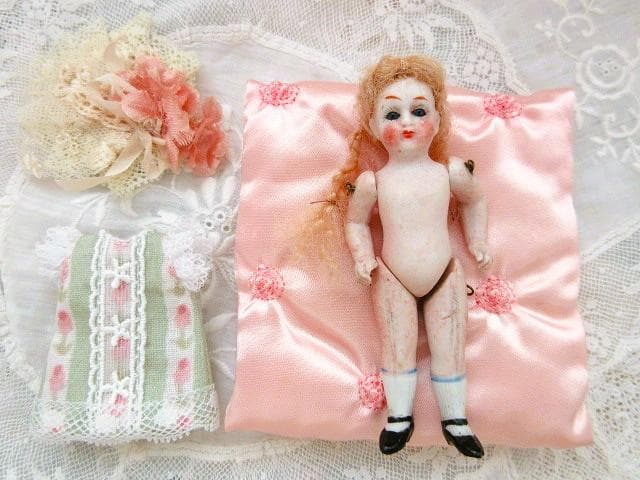 アンティーク　ミニョネット　ジャーマン　☆ 　ビスクドール　エッグコンテナ