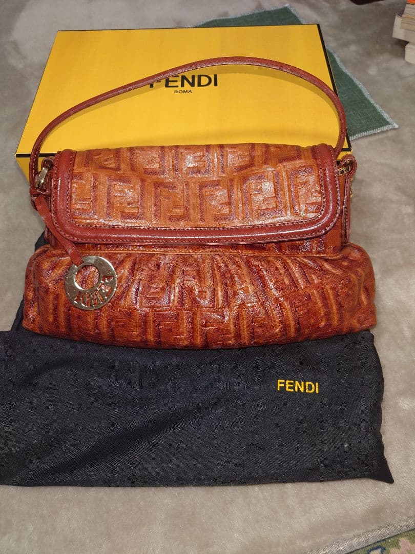 FENDI オレンジ レザー ハンドバッグ