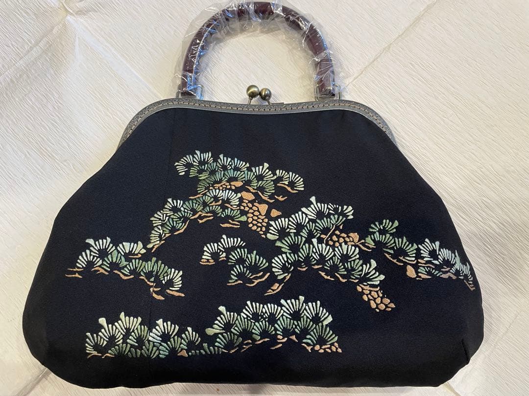 古布リメイクがま口バッグ　獅子と老松　刺繍