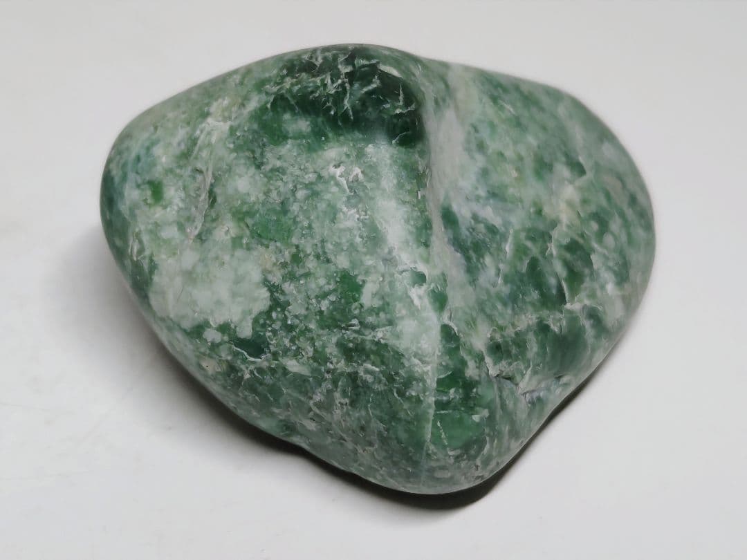 糸魚川151 翡翠 92g ヒスイ 原石 鑑賞石 自然石 誕生石 鉱物 鉱石