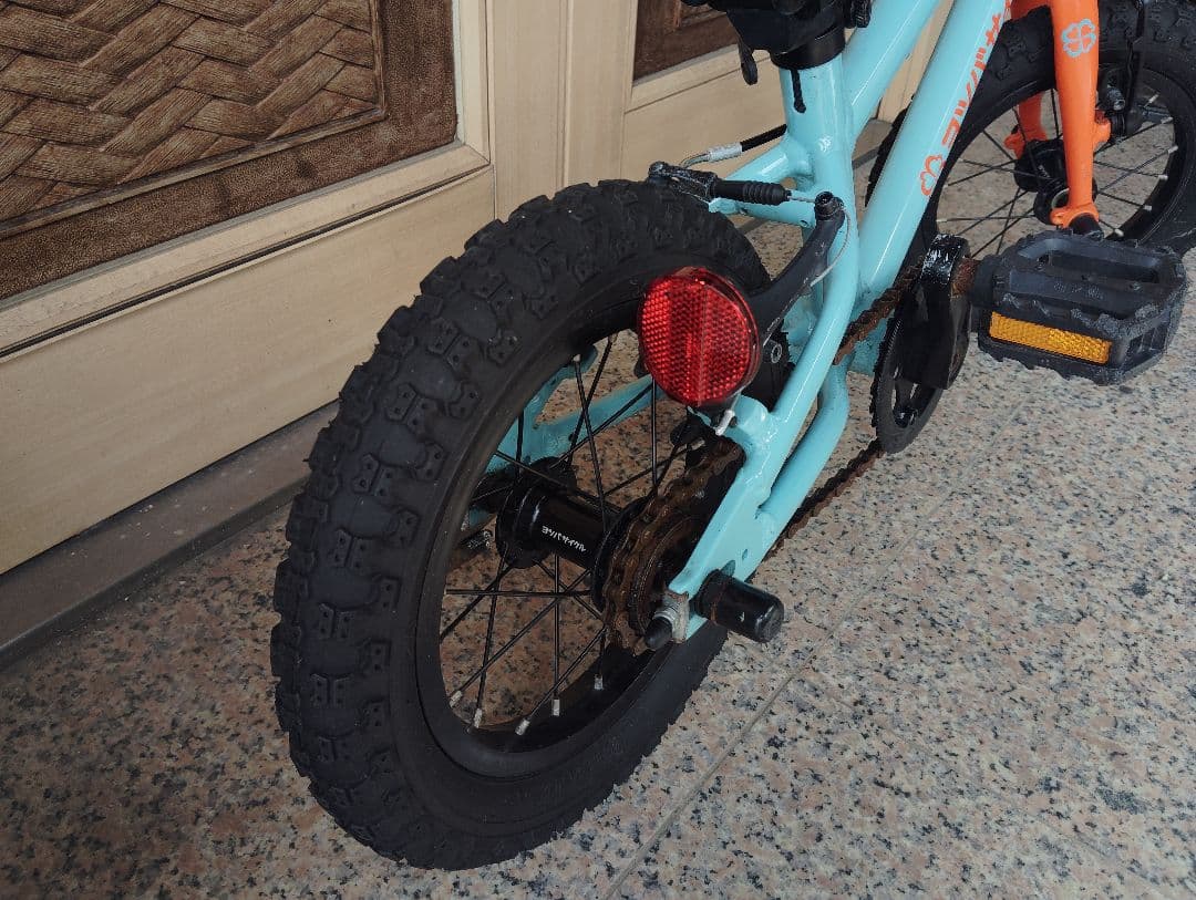 k*7様 【ヨツバサイクル】送料込み 12インチ 幼児用 キッズ自転車 補助輪付