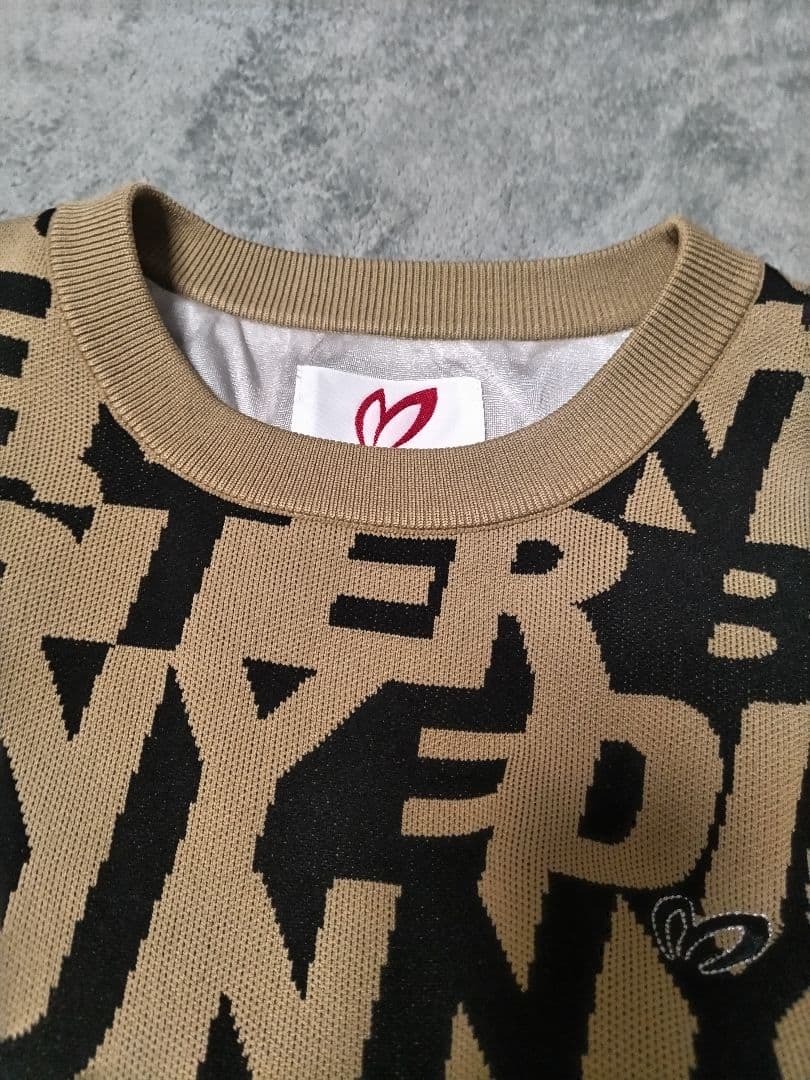 美品　マスターバニー　ニットセーター　総柄　裏地付き　防風、防寒　秋冬