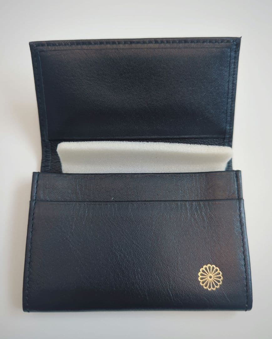 皇居限定　名刺入れ　 ブラック　菊の紋章入り　本革製