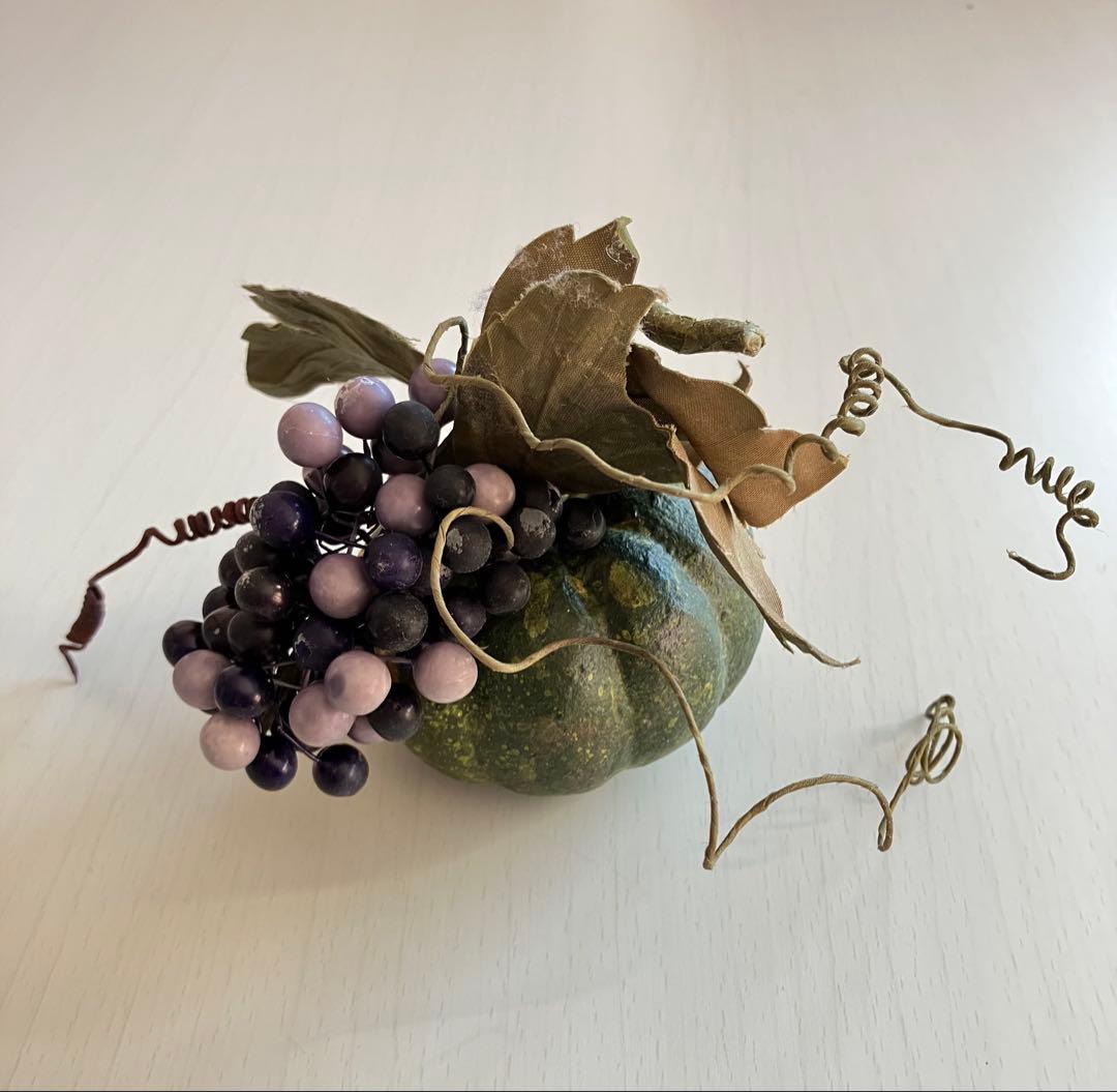 カネコイサオ 南瓜と葡萄のコサージュ