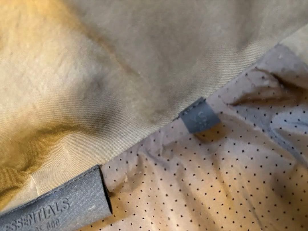 Fear of God Essentials ナイロンフード付きコーチジャケット