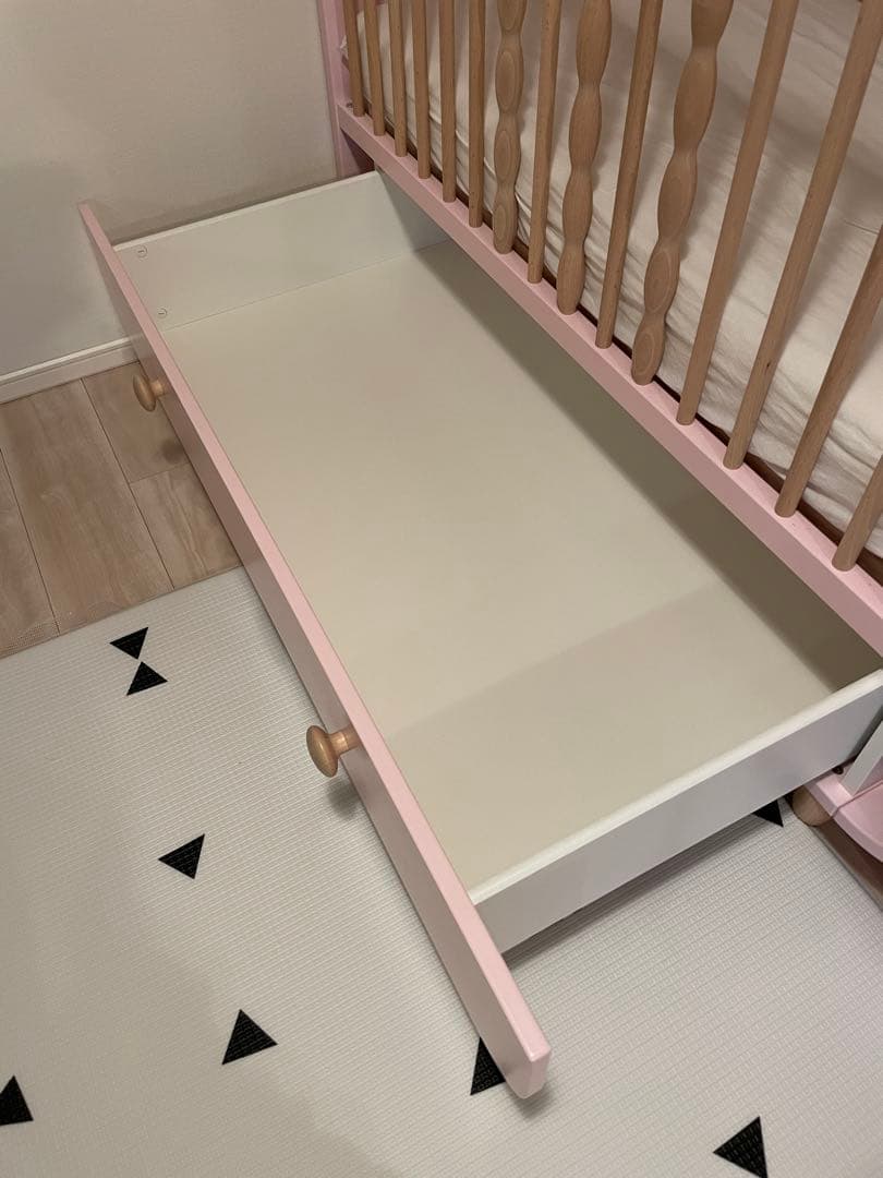 IKEA MYLLRA(ミルラ) ベビーベッド（マットレス付き）001