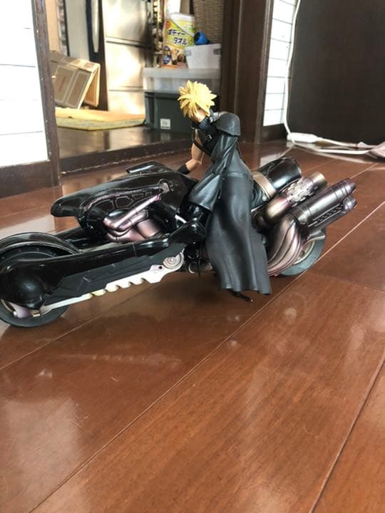 FF7  クラウドフィギュア（フェンリル付き）