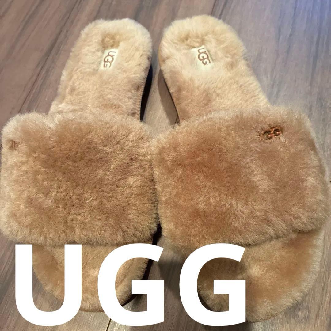 UGG ベージュファーサンダル