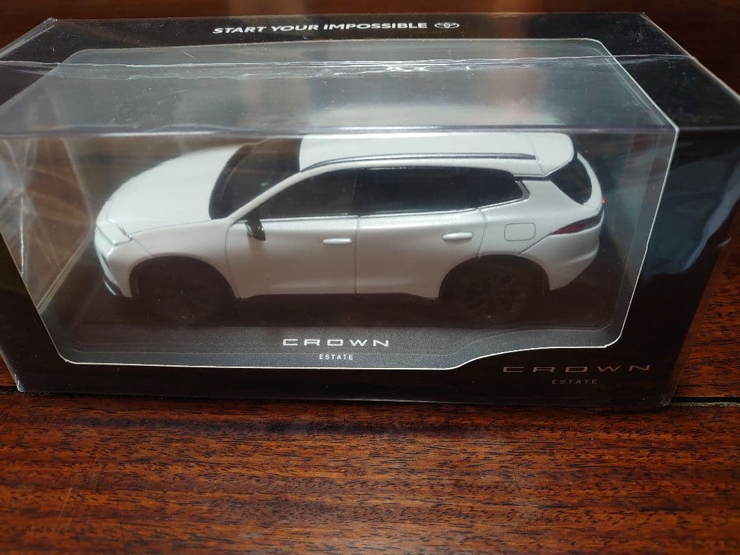 【超メルカリ市割】トヨタ　クラウンエステート　プレシャスホワイトパール